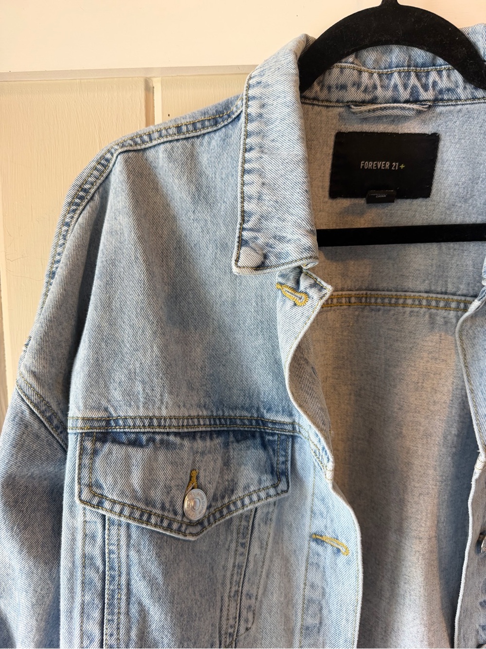 Forever 21 Light Washed Denim Cropped Distressed Jacket, Size 2X - Picture 3 of 8